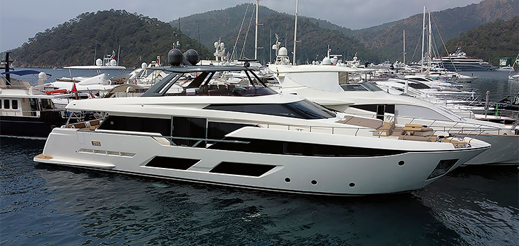 Ferretti 920