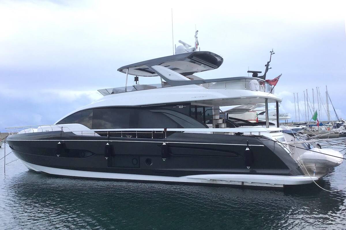 Exterior Azimut 78 Flybridge