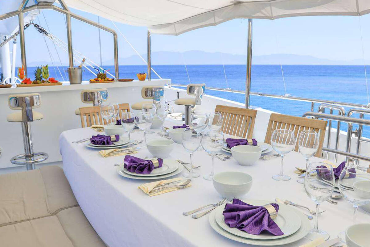  Dining area on deck
