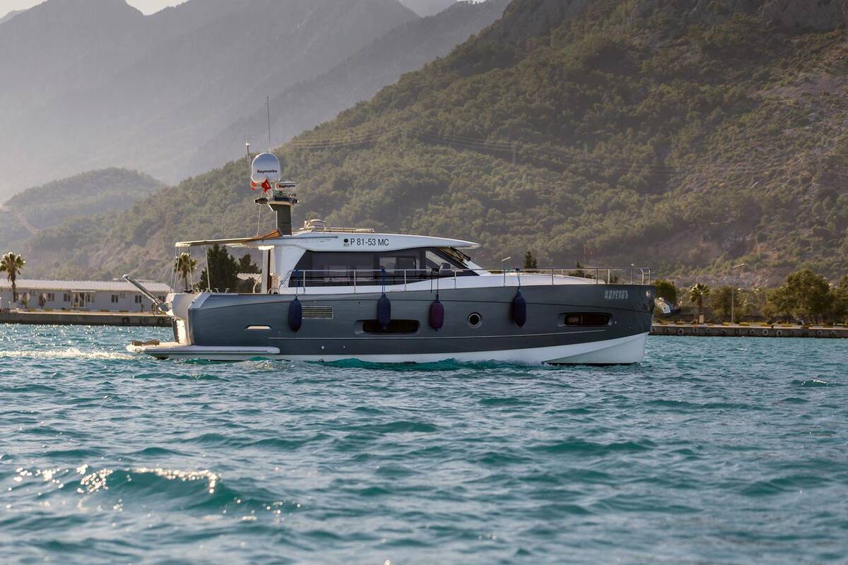 Exterior Azimut Magellano 43 HT
