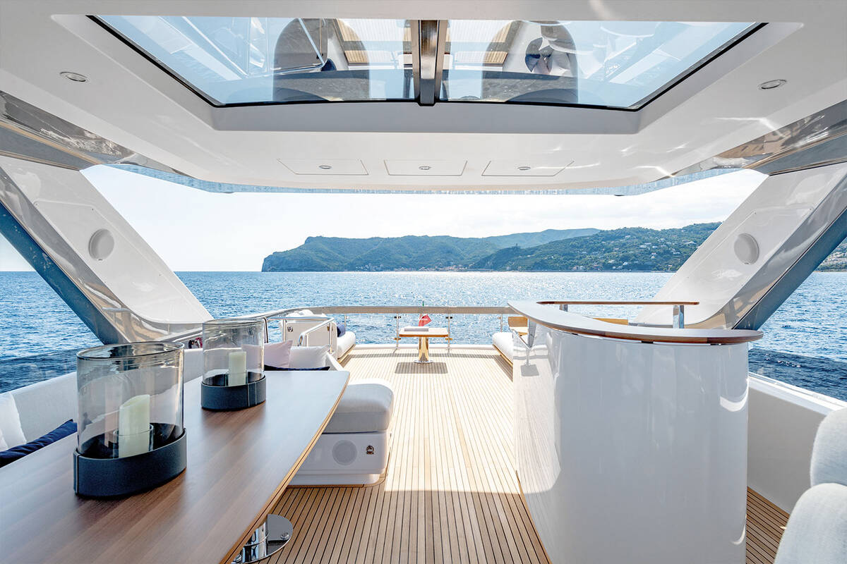 Bar on flybridge