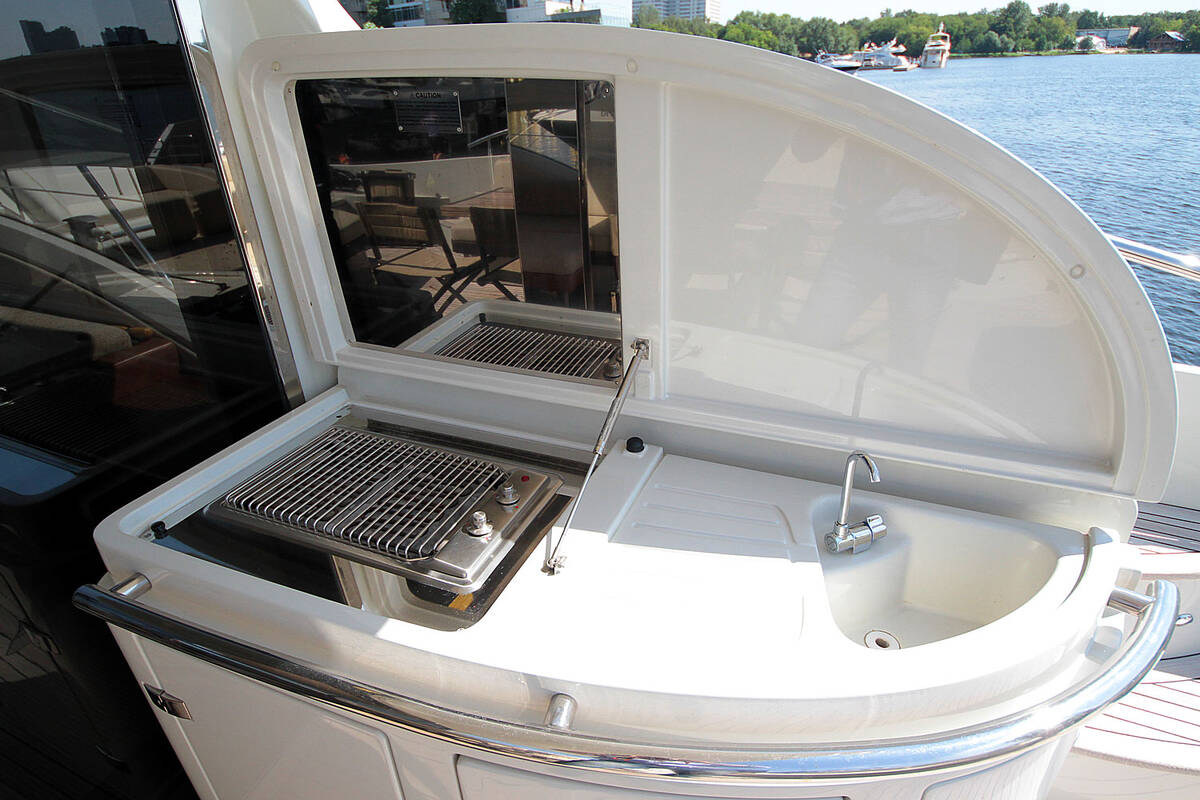 The grill on the cockpit Azimut 68S - 2008