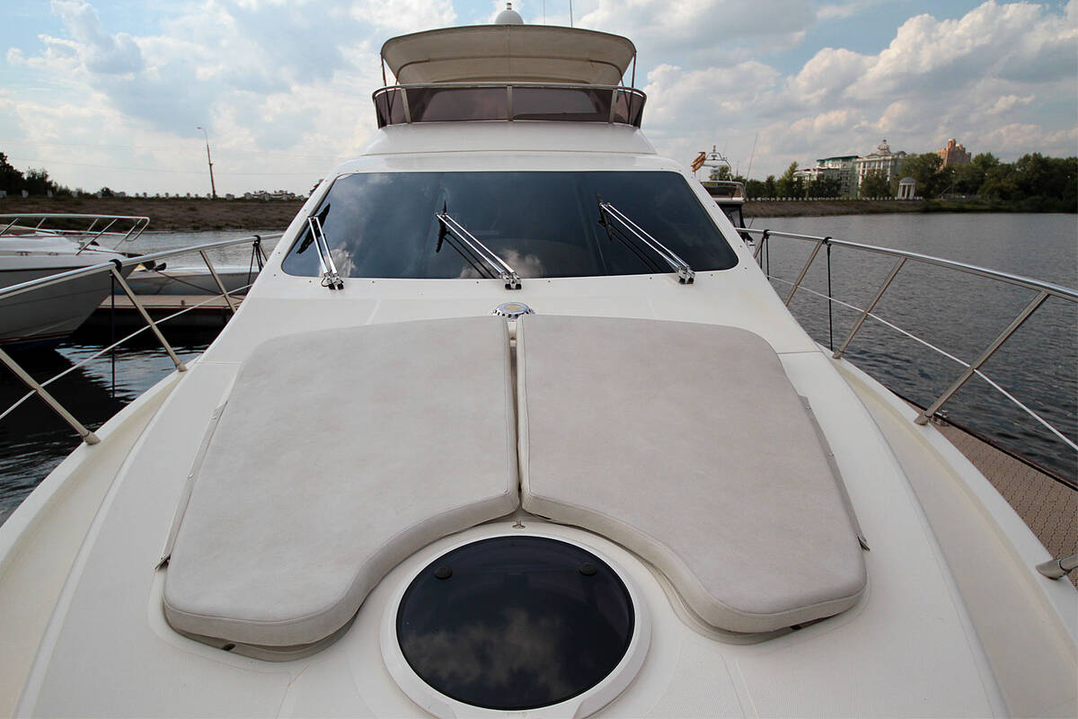 The bow of the Azimut 55 2006