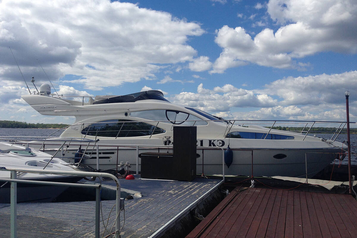 Exterior Azimut 46E of 2006