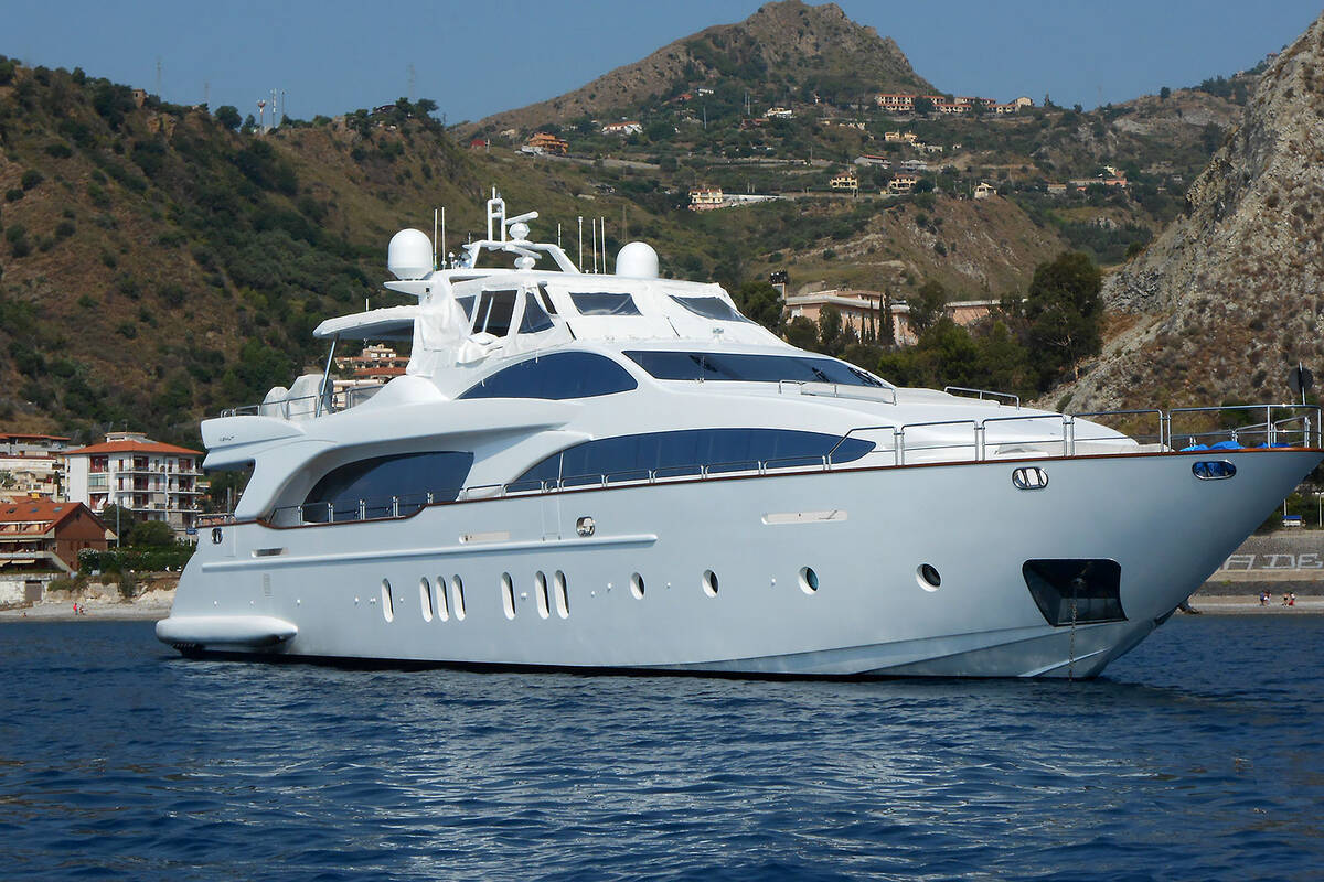 Exterior Azimut 116 Artemy