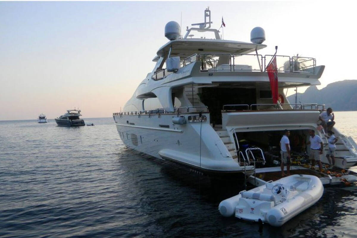 Exterior Azimut 105 - 2008 / 2012