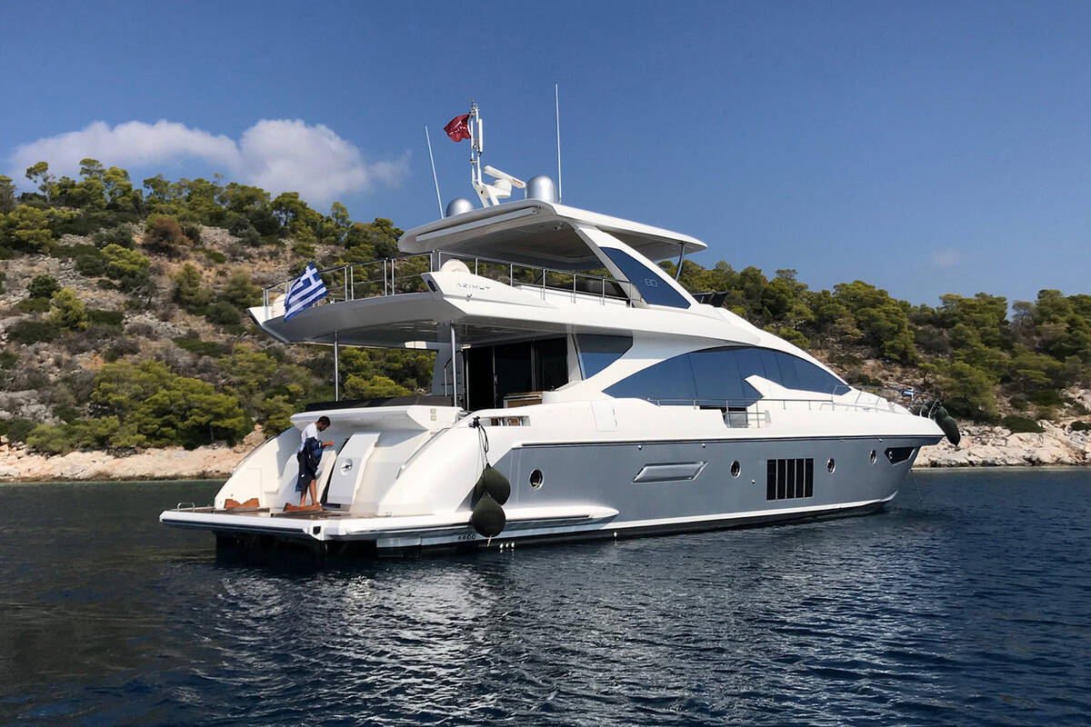 Exterior M/Y Azimut 80 "MEMORIES"