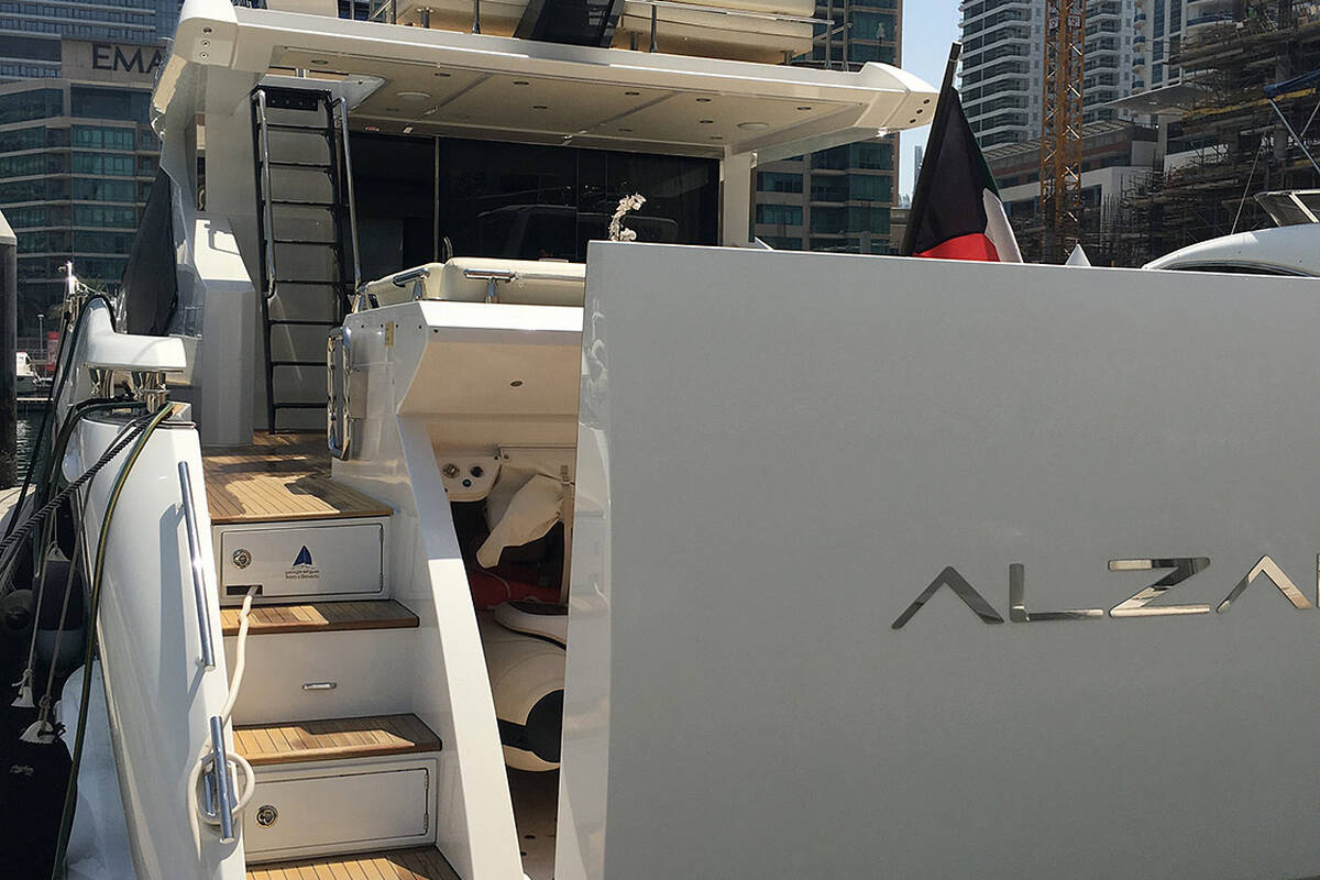 Azimut 77S exterior