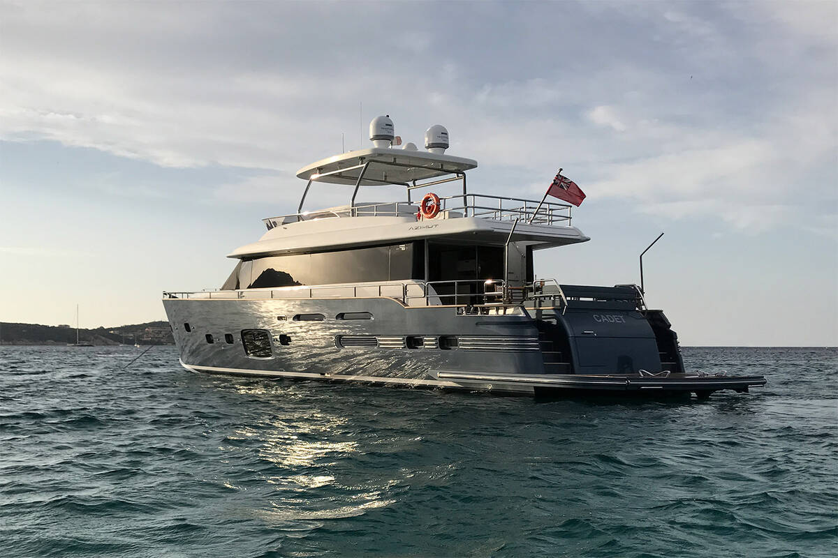 Exterior Azimut Magellano 76