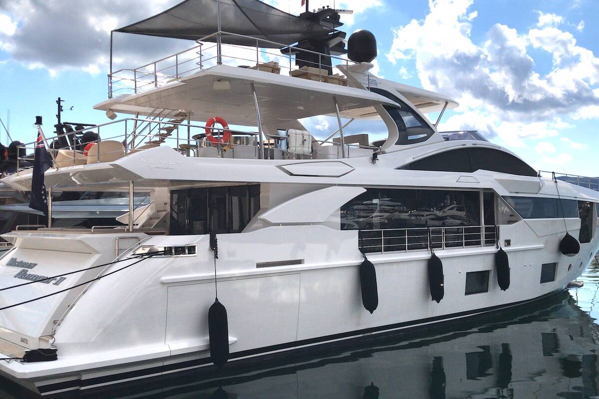 Exterior Azimut Grande 35METRI