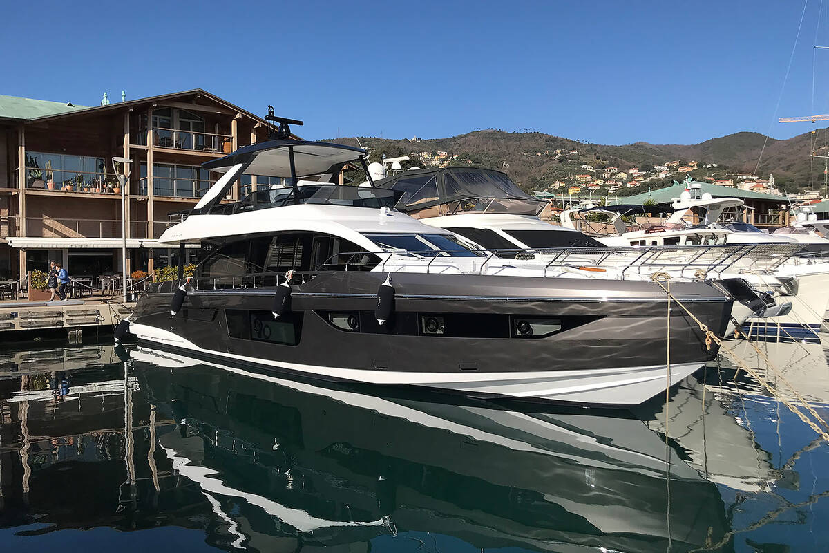 Exterior Azimut 68 Fly M/Y Sunstroke 2022