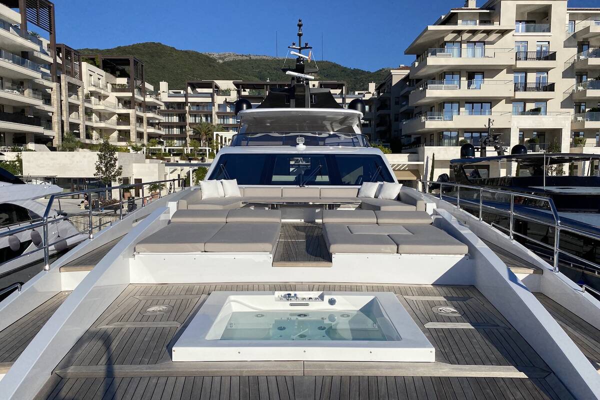 Bow deck