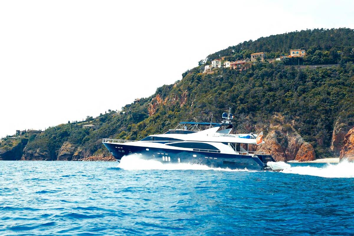 Exterior M/Y LADY AMANDA