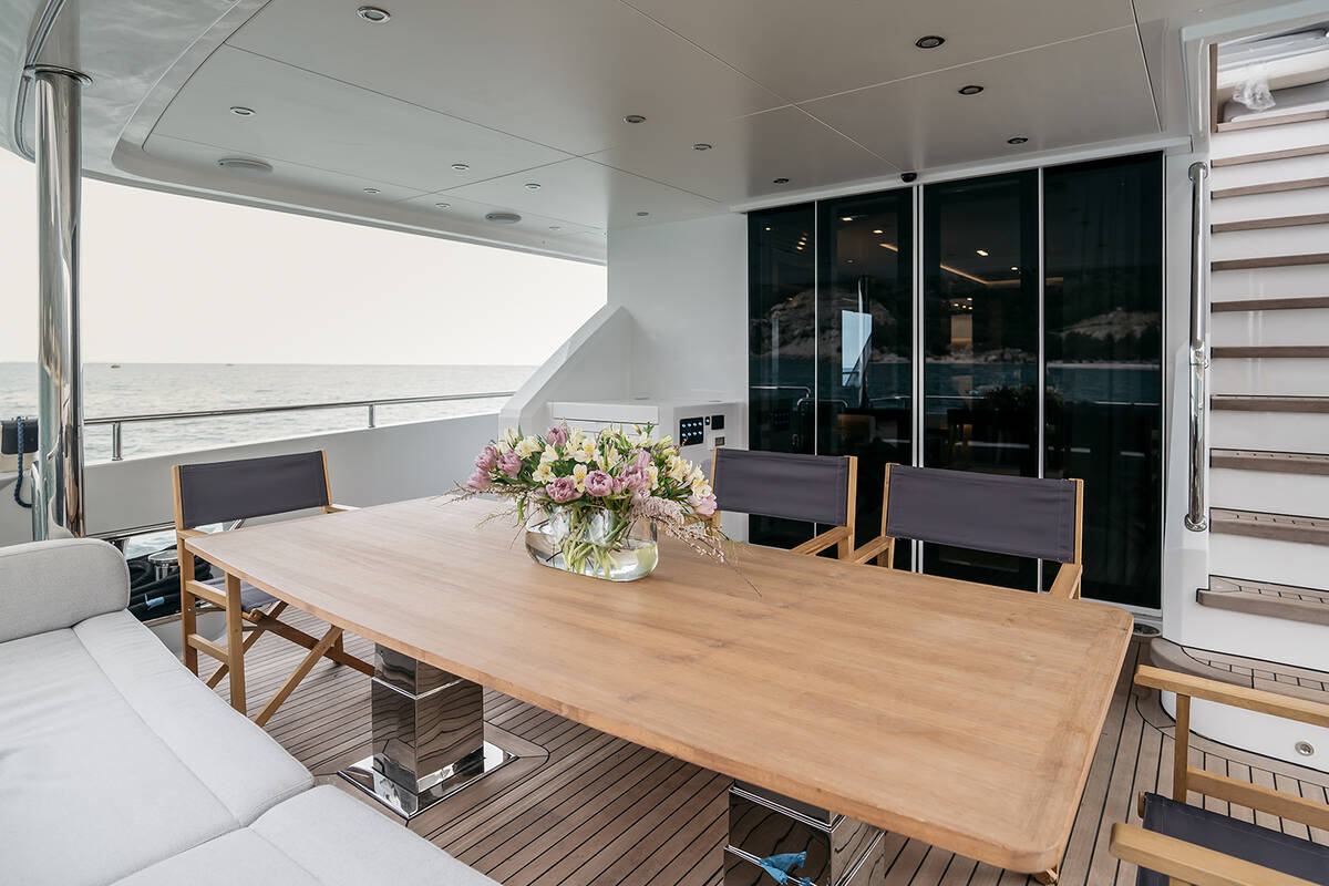 Cockpit dining
