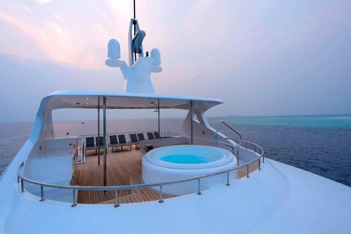 Jacuzzi on sundeck 