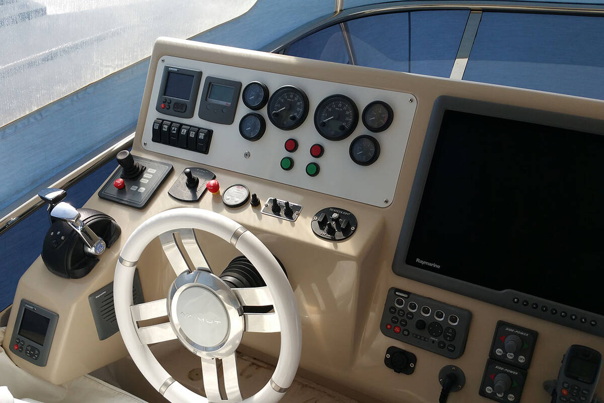 Helm station on the flybridge