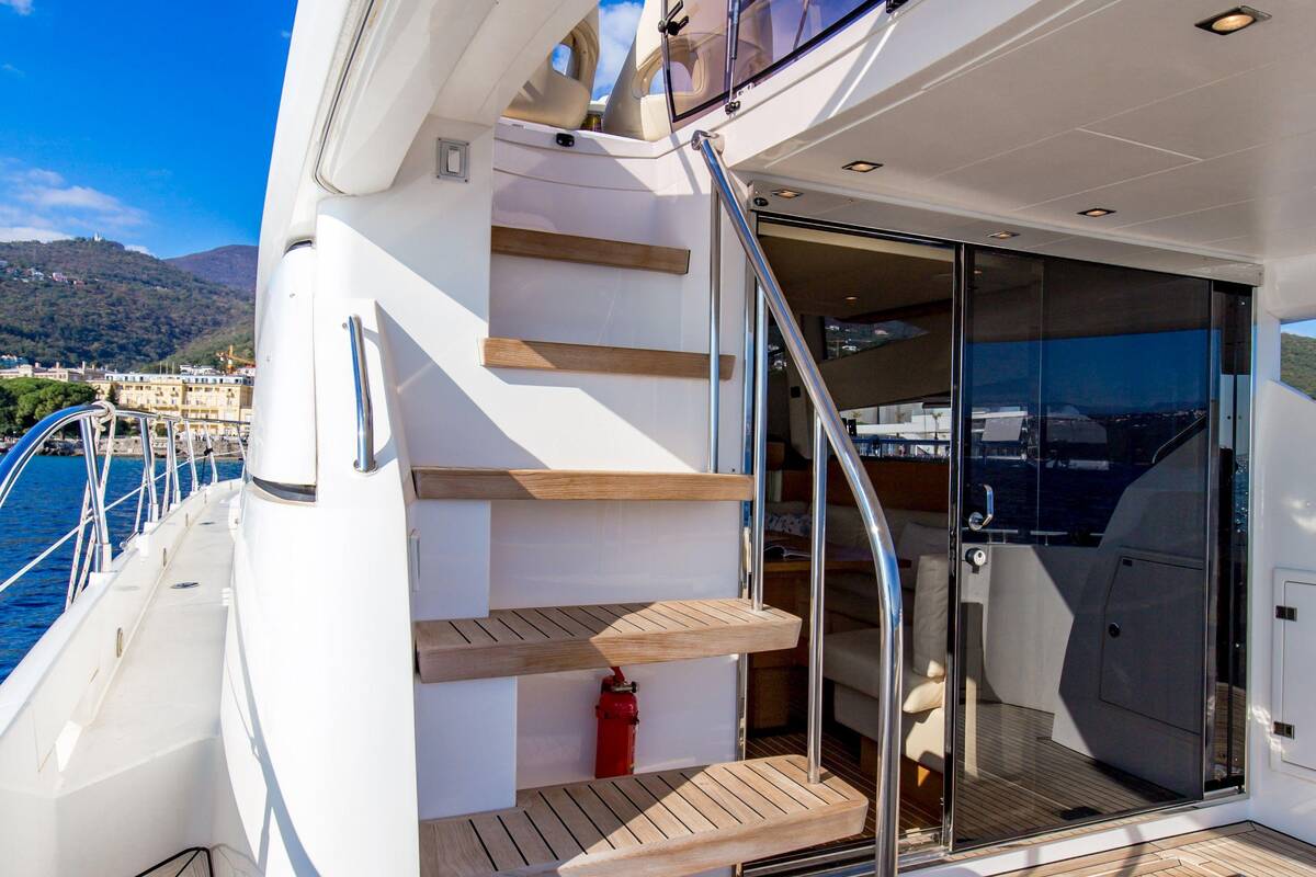 Stairs to flybridge