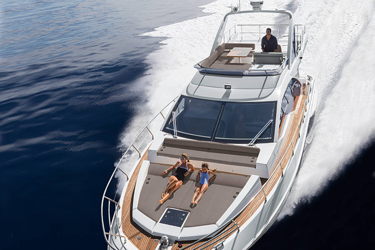 Exterior Azimut Flybridge 50