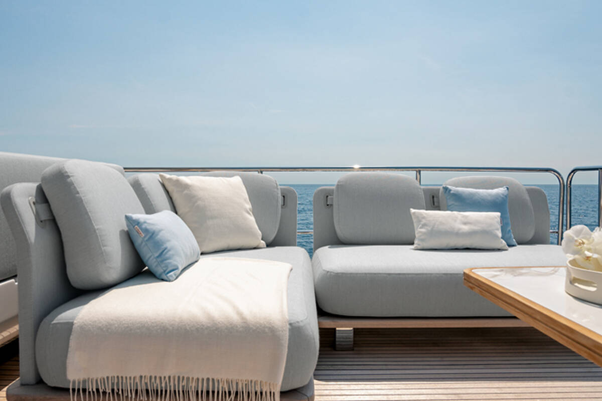 Lounge area on aft flybridge