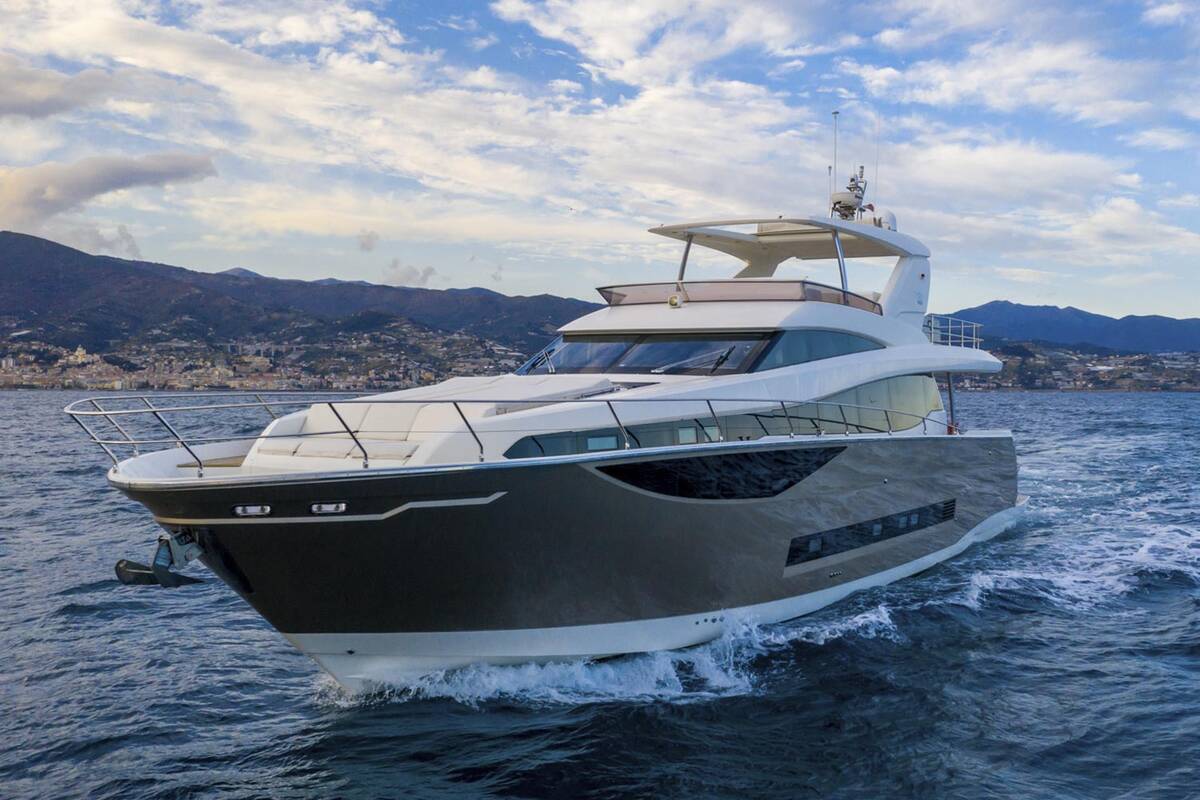 External View Prestige 750