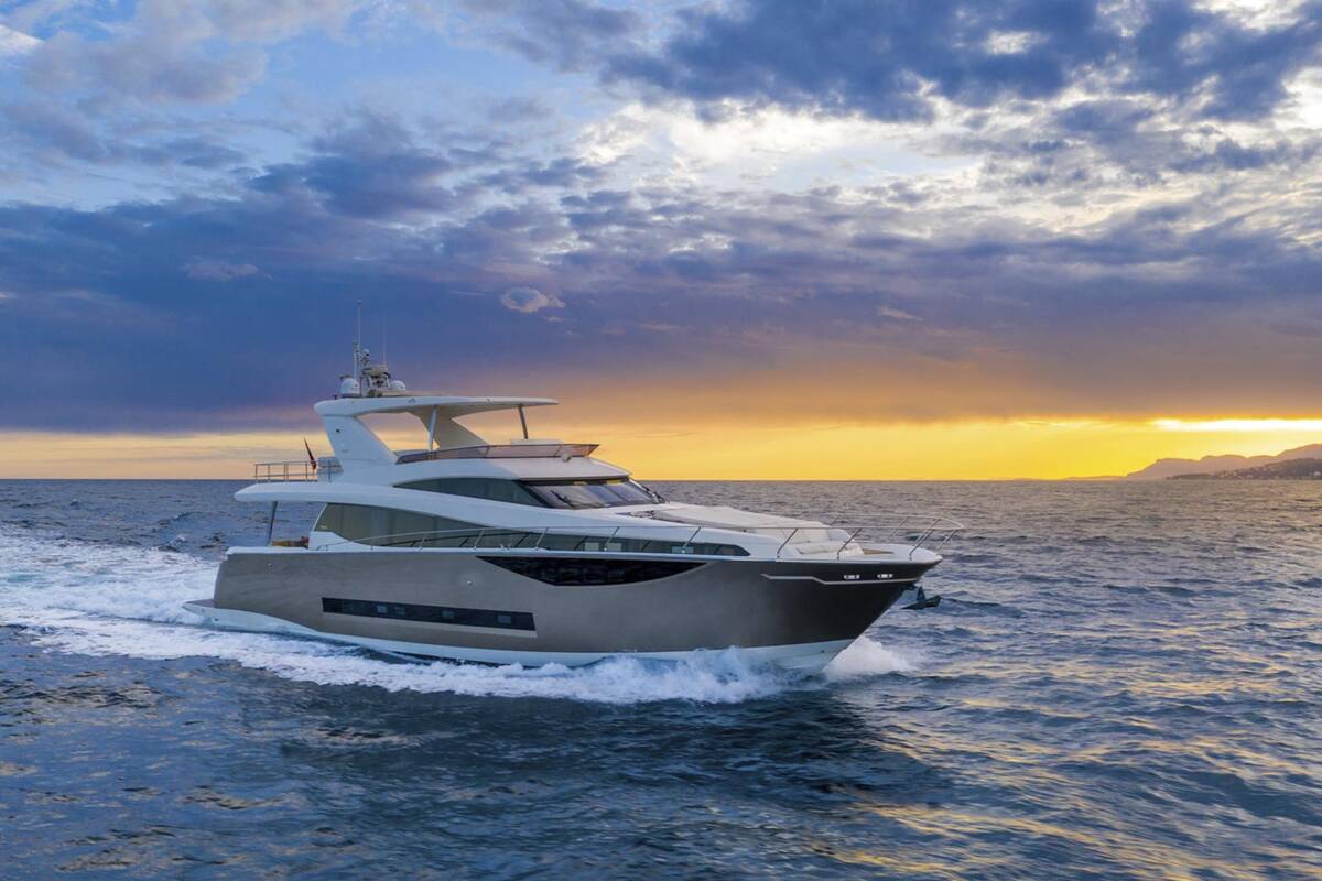 External View Prestige 750