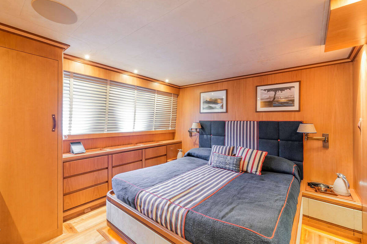 Double cabin