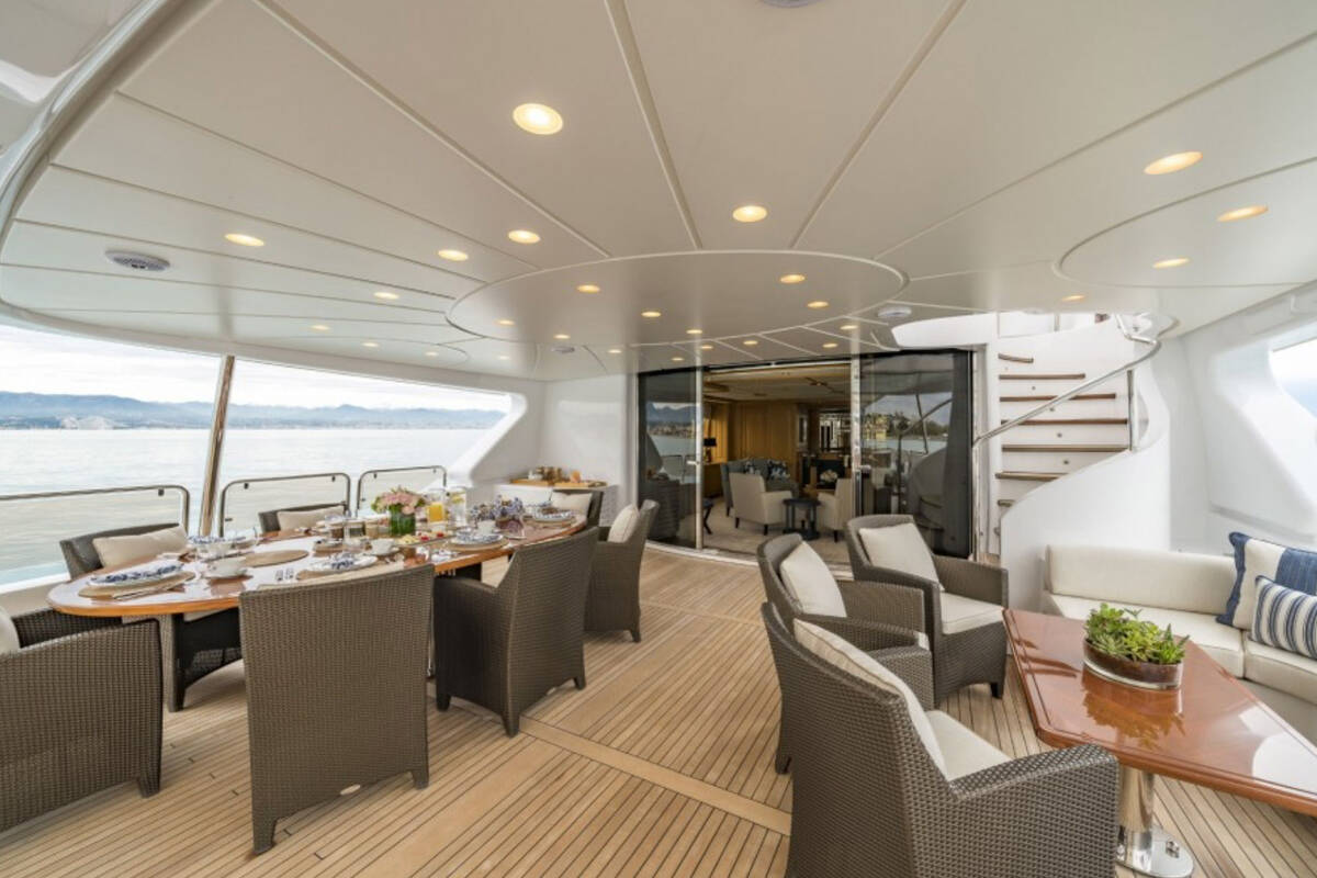 Dining area on upper deck 