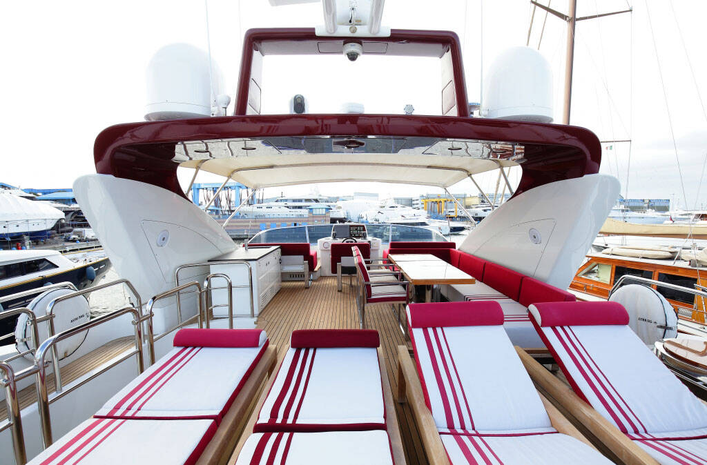 Sunbathing cushions on flybridge