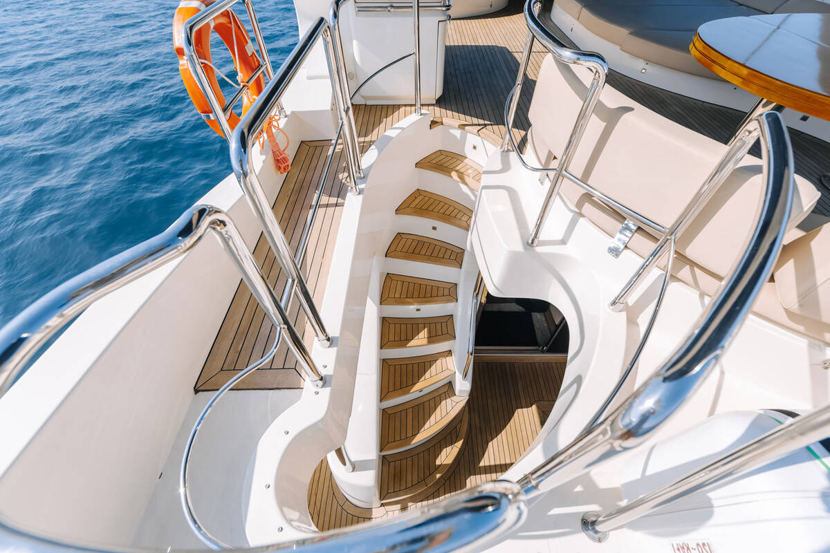 Steps to cockpit