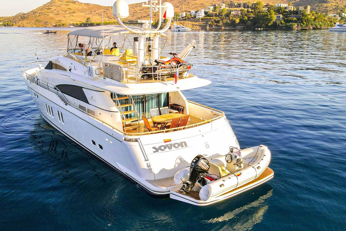 Exterior Fairline Squadron 74 M/Y "SEVEN"