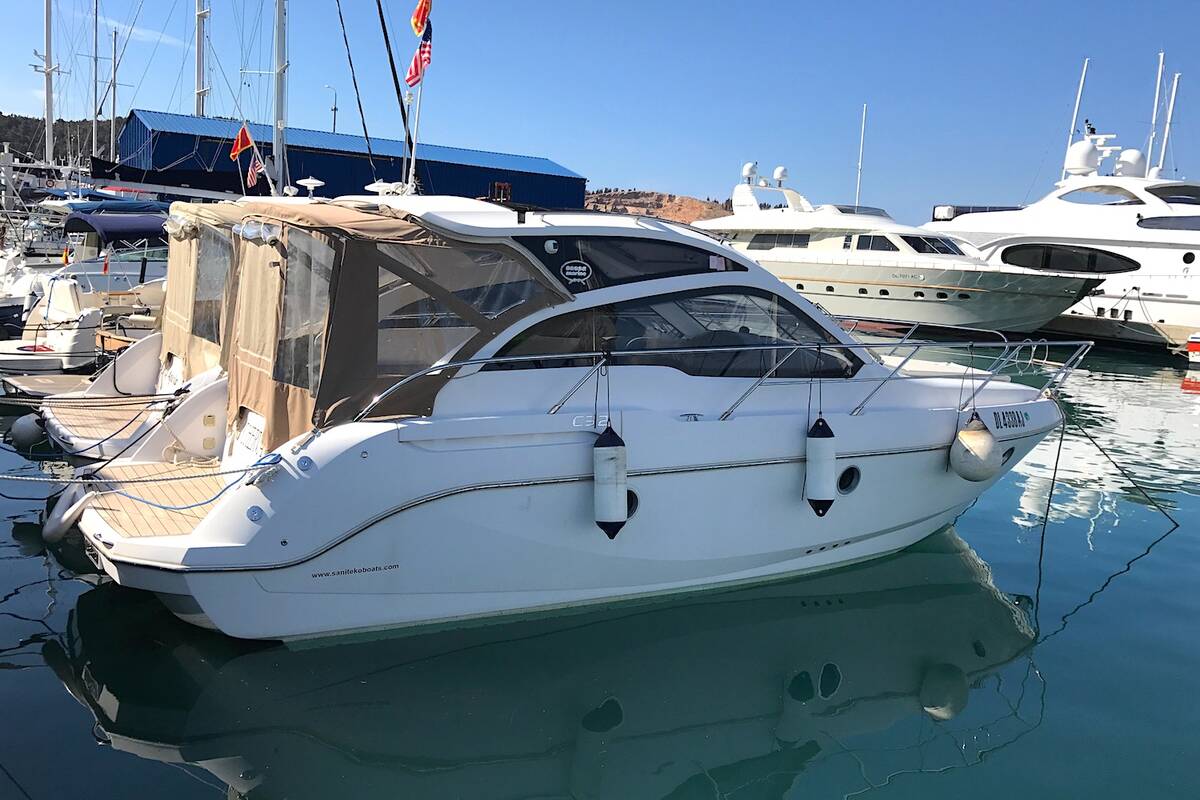 Exterior Sessa C32