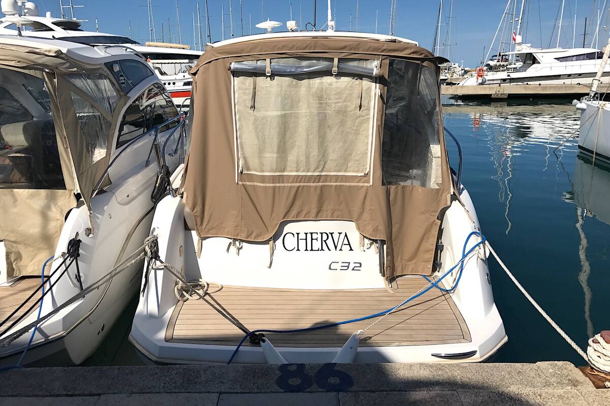 Exterior Sessa C32