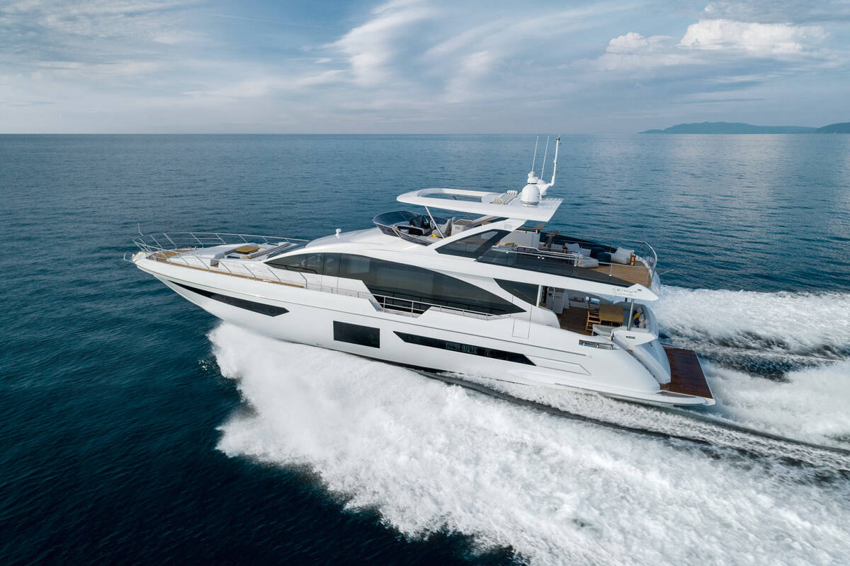 Exterior Azimut Grande 25 METRI