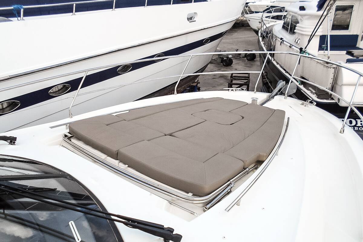 Sunbathing cushions on bow