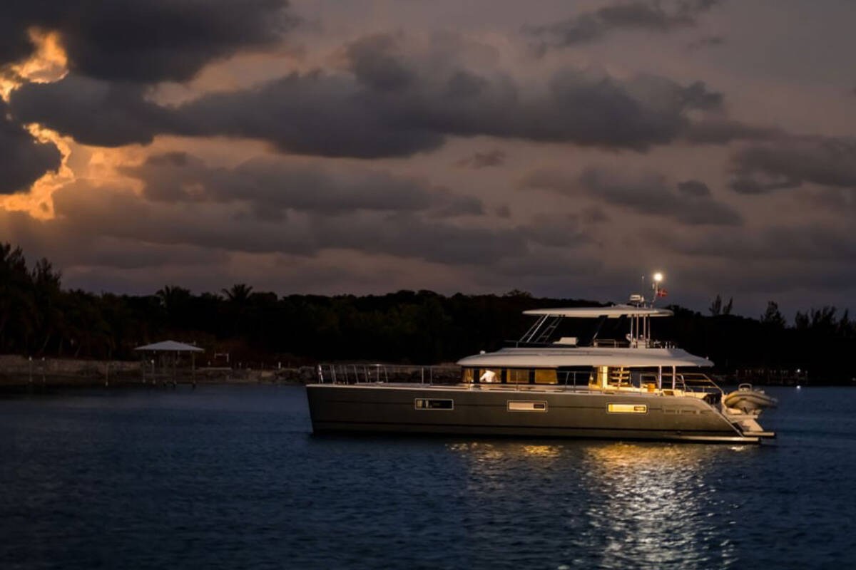 Exterior M/Y LONG MONDAY 