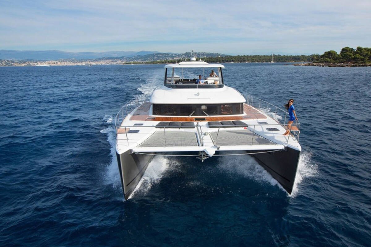 Exterior M/Y LONG MONDAY 