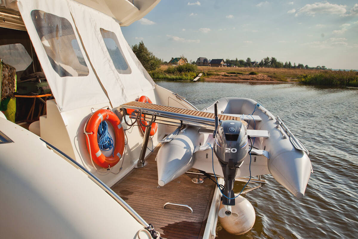 Swimming platform. Exterior Azimut 50 - 2004