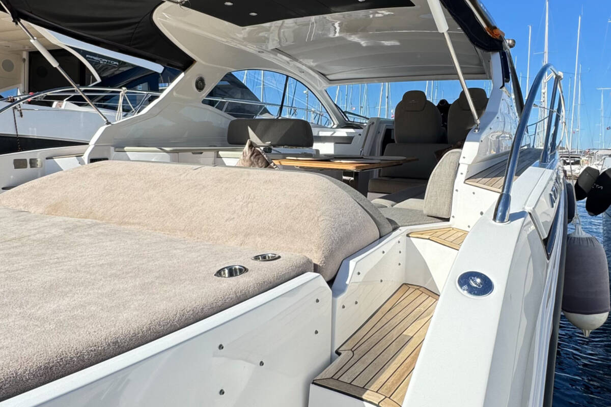 Sunbathing area on aft