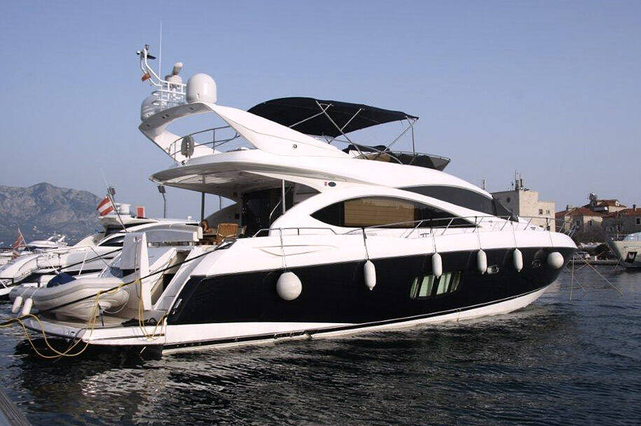 Sunseeker Manhattan 70 Exterior