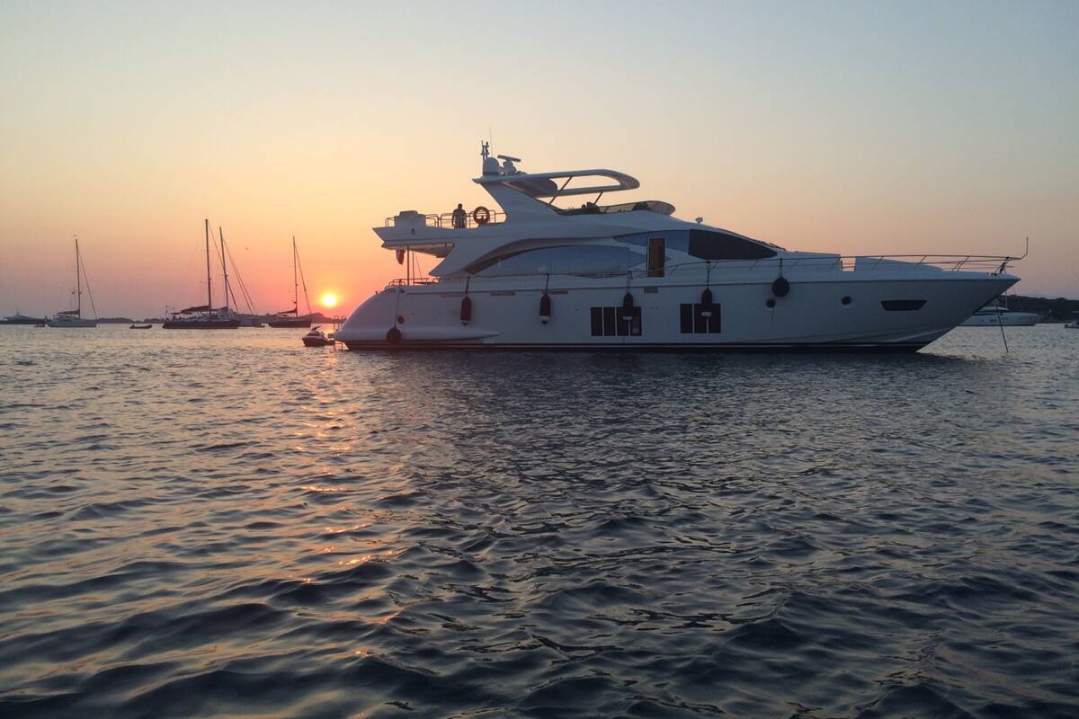 Exterior Azimut 84, 2015