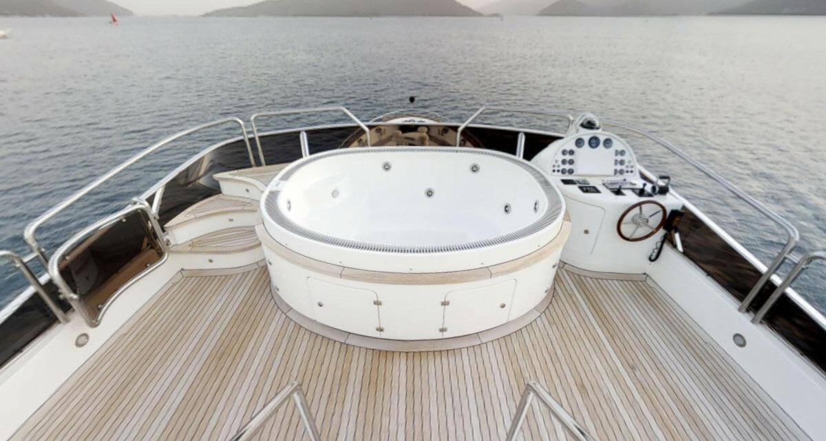 Jacuzzi on the sun deck