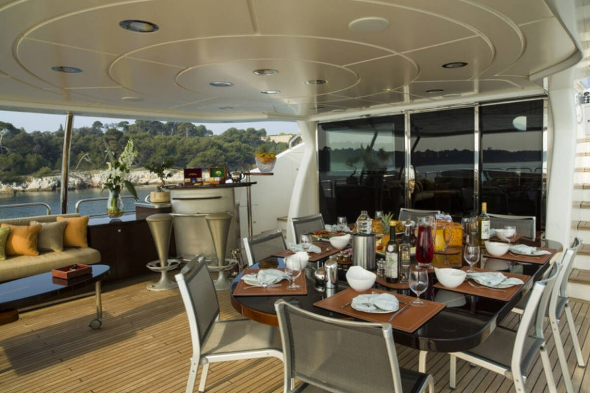 Dining area on upper deck 