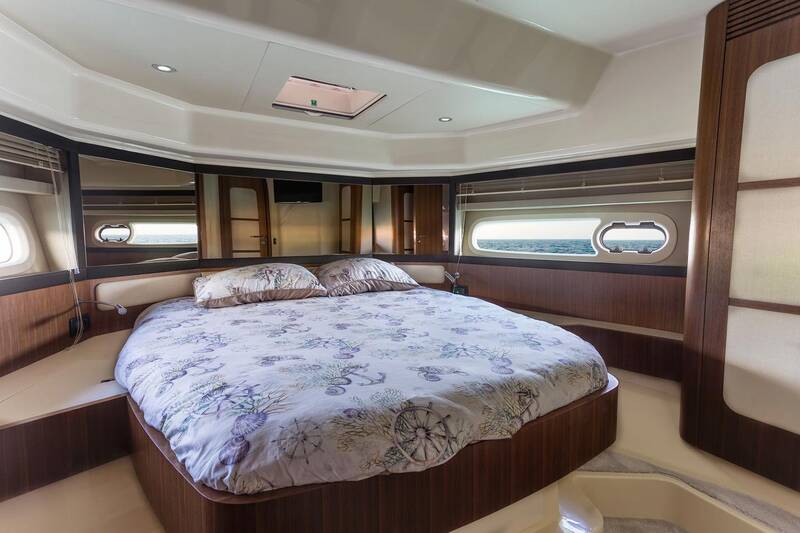 Bow cabin Azimut Magellano 43 HT