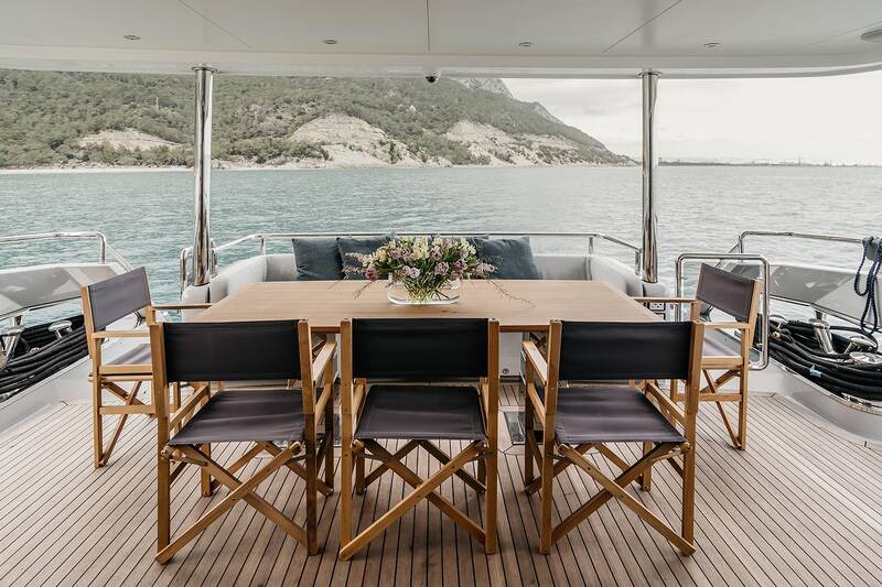 Cockpit dining