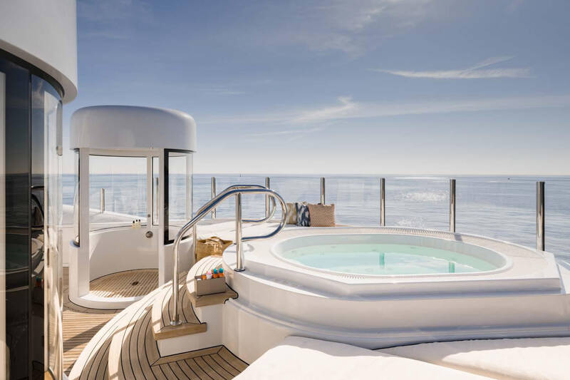 Sundeck Jacuzzi