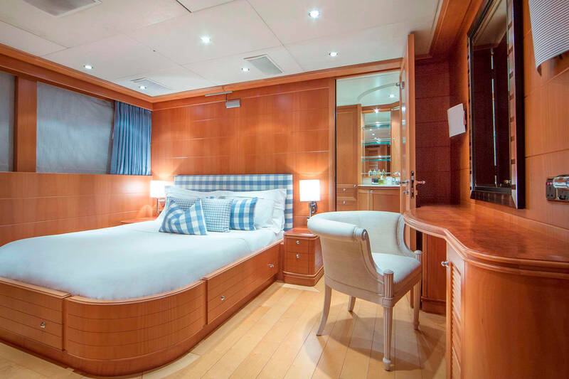 Guest cabin with double bed