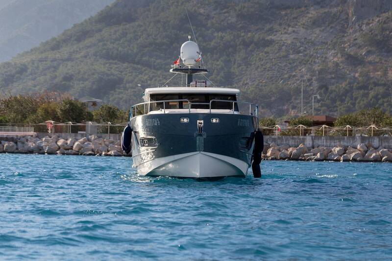 Exterior Azimut Magellano 43 HT