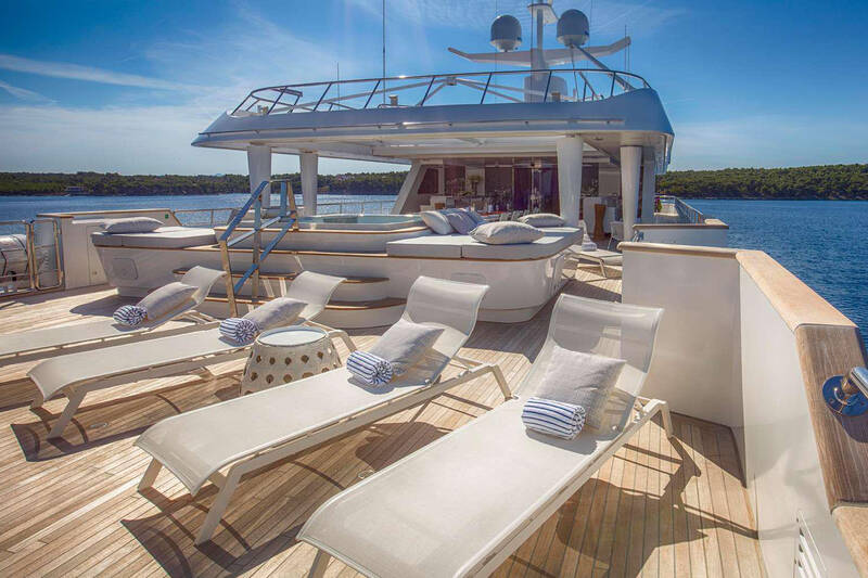 Upper deck sun lounge 