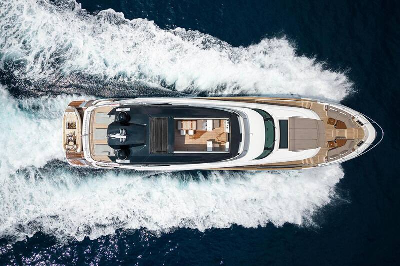 Exterior MCY 96 M/Y MIA 2017