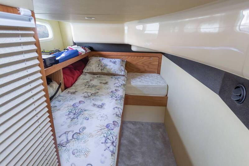 Cabin Azimut Magellano 43 HT
